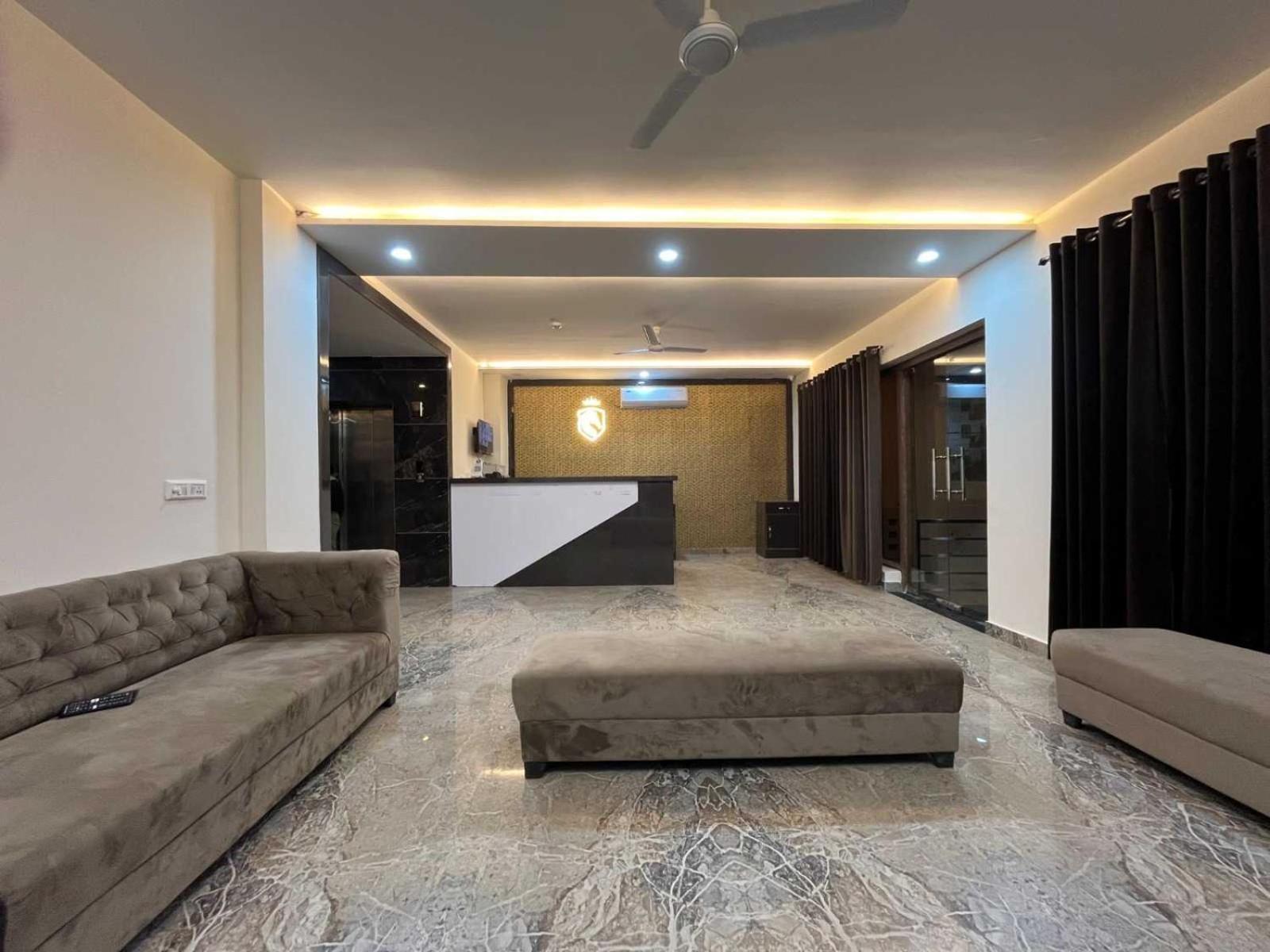 Super Townhouse Taj Nagri Basai Formerly Royal Empire Tājganj Exterior photo